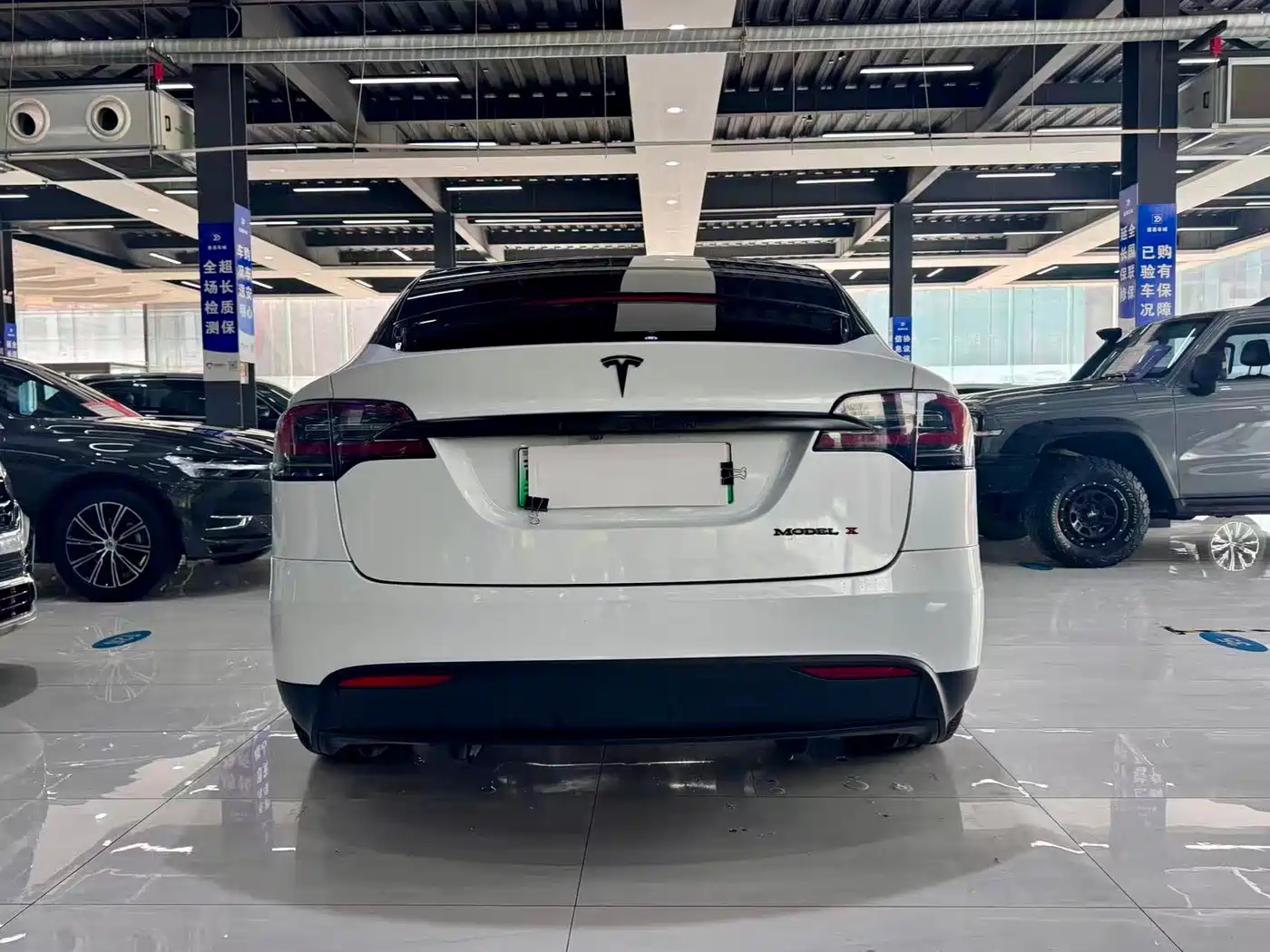 TESLA MODEL X