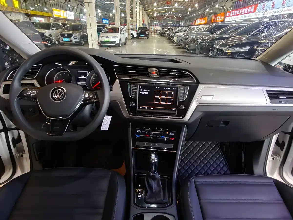 Photo 12 - Volkswagen Touran