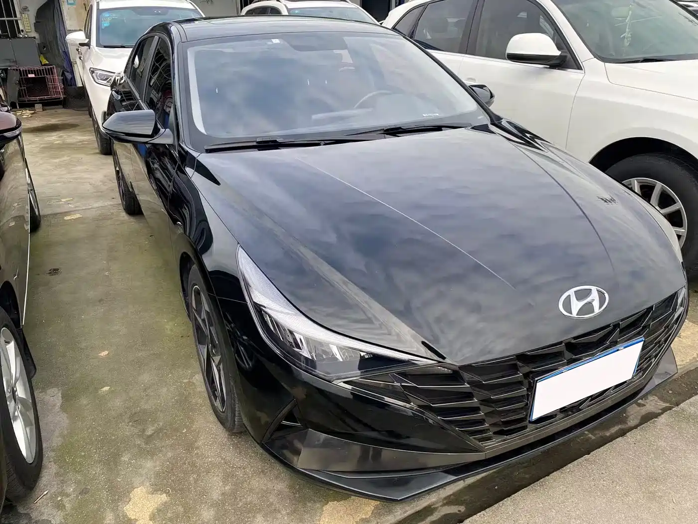 HYUNDAI ELANTRA