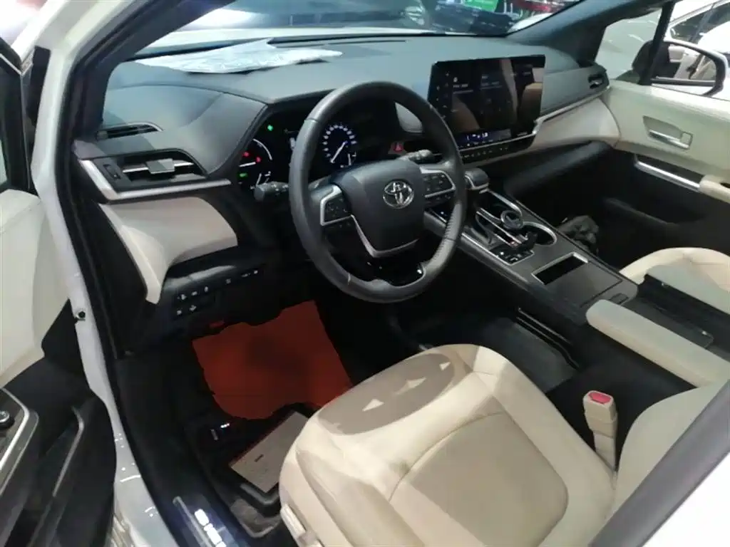 Toyota Sienna 2023 2.5L Hybrid Premium Edition фото 10