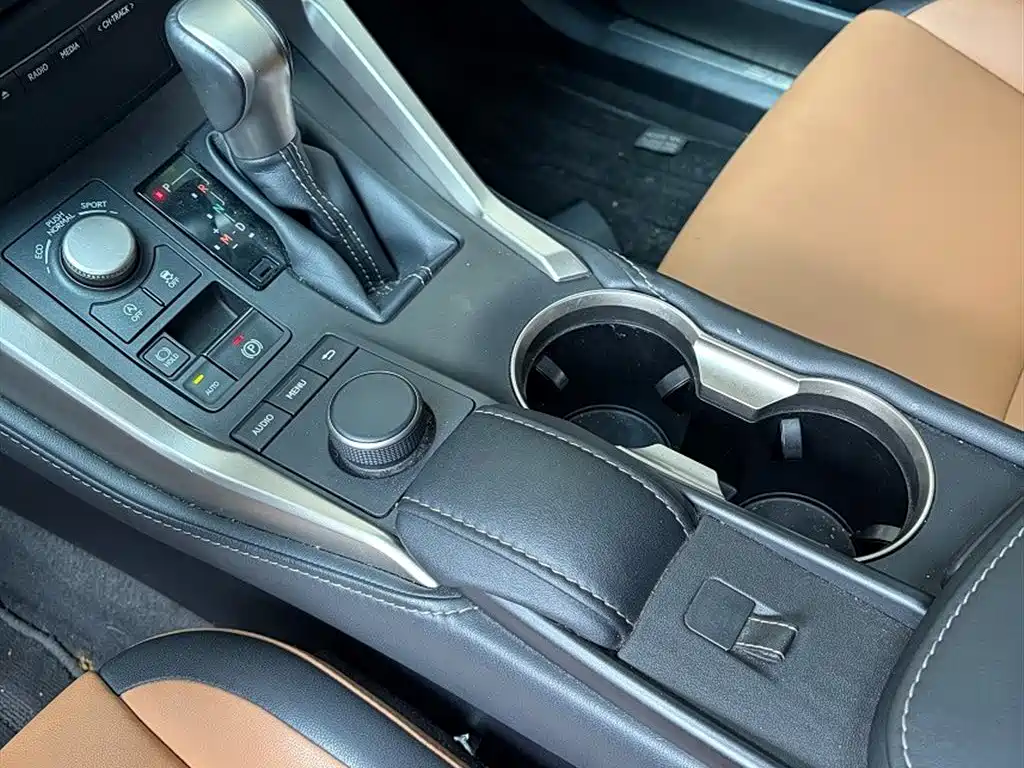 Фото 3 - Lexus NX