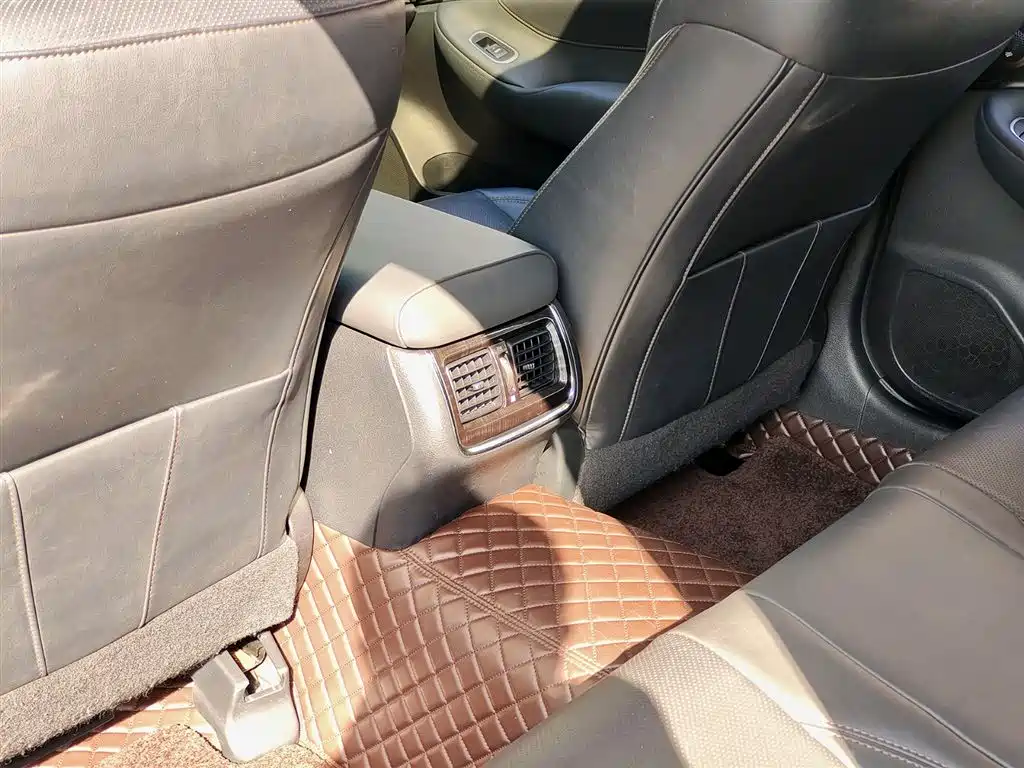 Toyota Crown 2015 2.0T Fashion фото 9