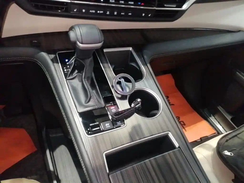 Toyota Sienna 2023 2.5L Hybrid Premium Edition фото 14