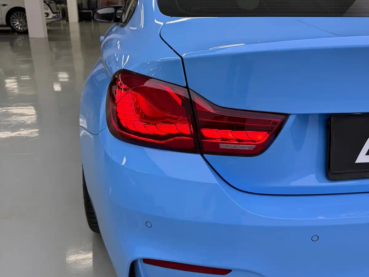 Photo 7 - BMW M4
