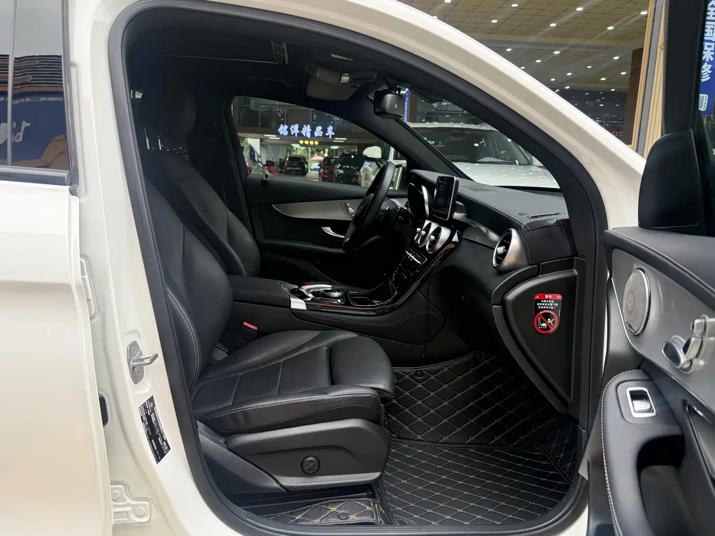 Mercedes-Benz GLC Coupe 2019 GLC 200 4MATIC Coupe SUV фото 14