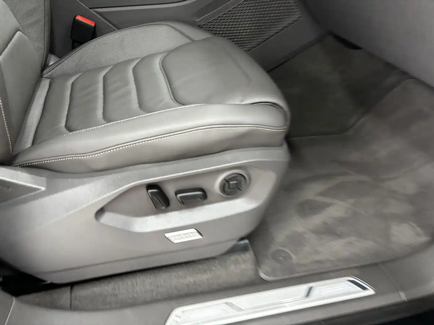 Volkswagen Touareg 2024 2023 2.0TSI R-Line Edition