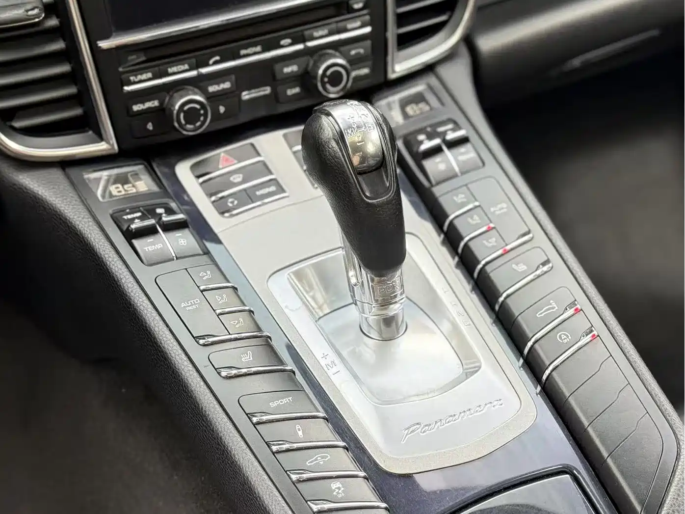 Porsche Panamera 2010 Panamera 4 3.6L фото 12