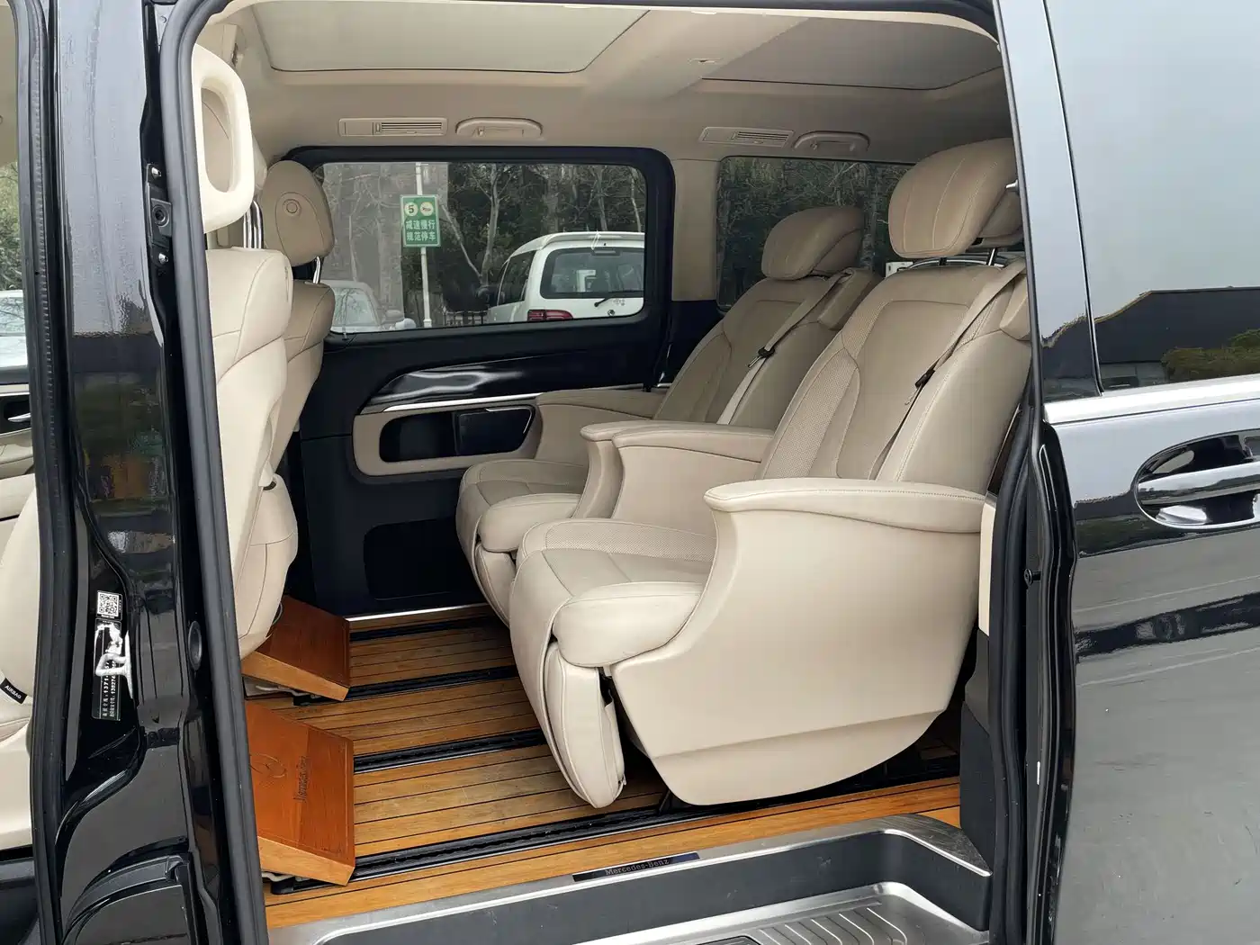Mercedes-Benz V-Class 2018 V 260 L Premium Long Wheelbase Edition China VI фото 5