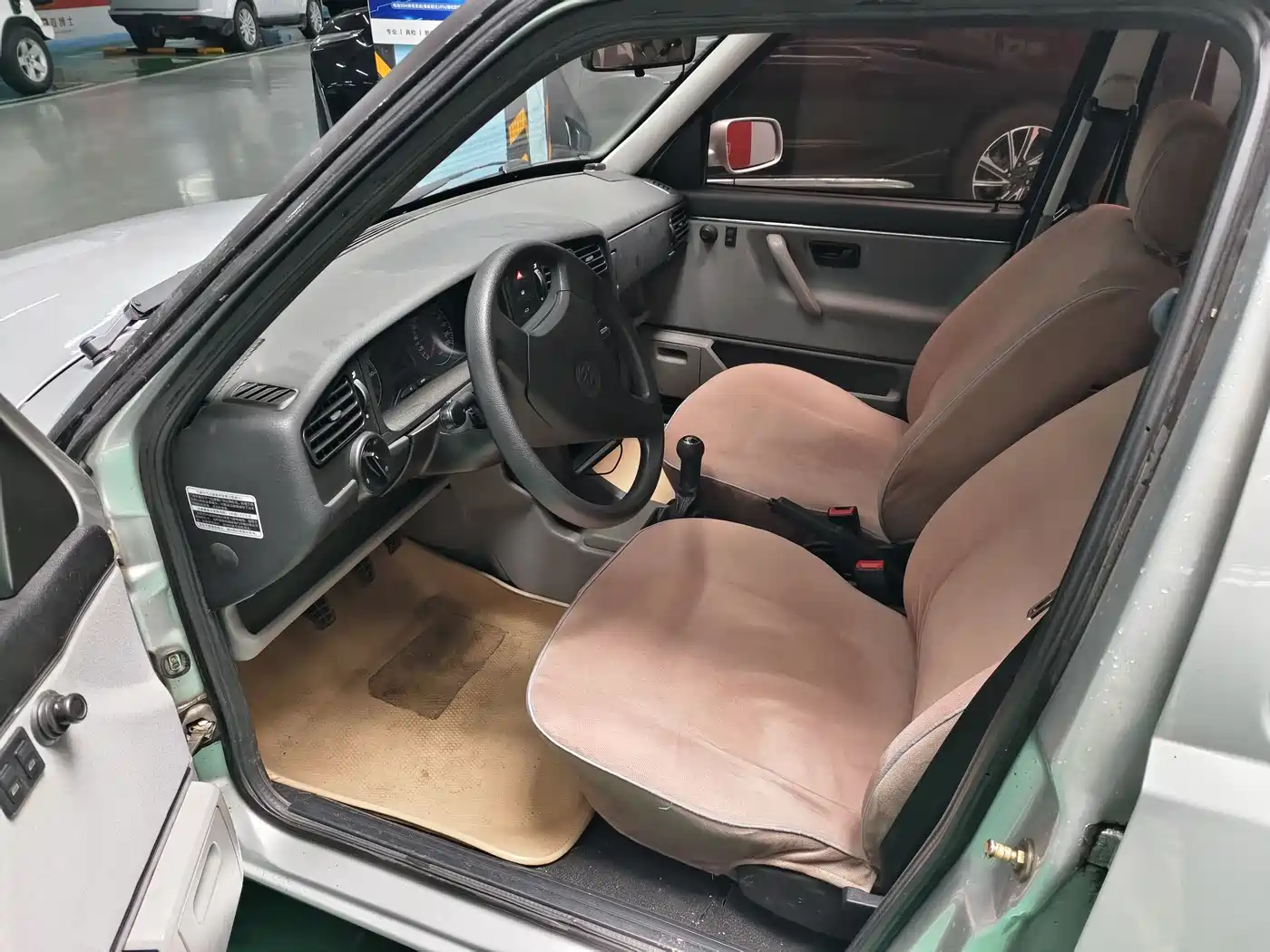 Volkswagen Jetta 2010 1.6L Partner фото 9
