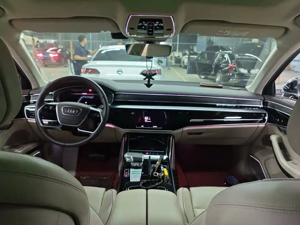 Photo 6 - Audi A8