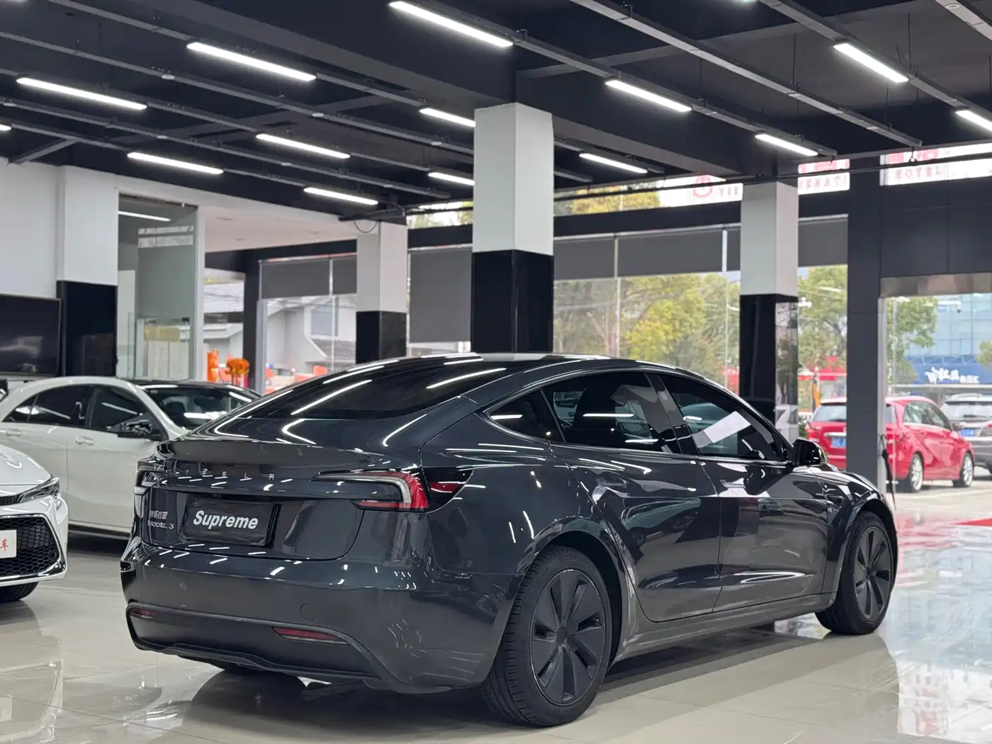 TESLA MODEL 3