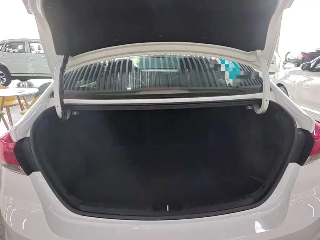 Photo 15 - Hyundai Elantra