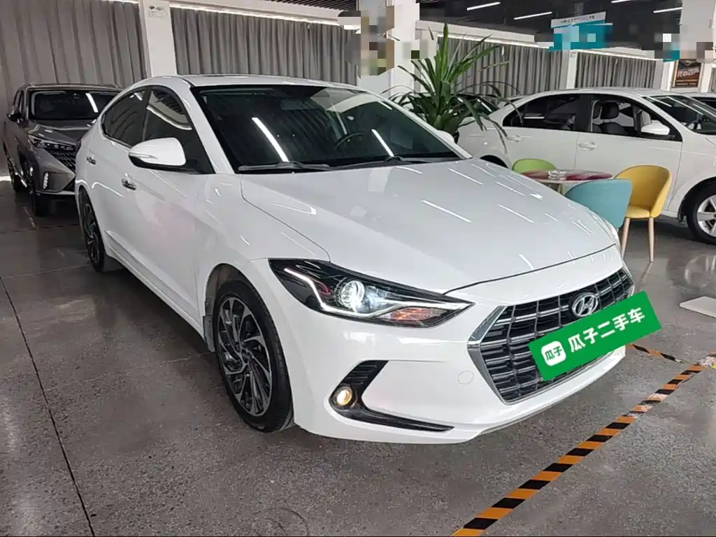 Photo 22 - Hyundai Elantra