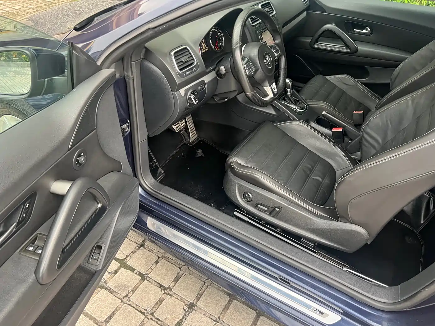 Volkswagen Scirocco 2011 2.0TSI R-Line фото 8