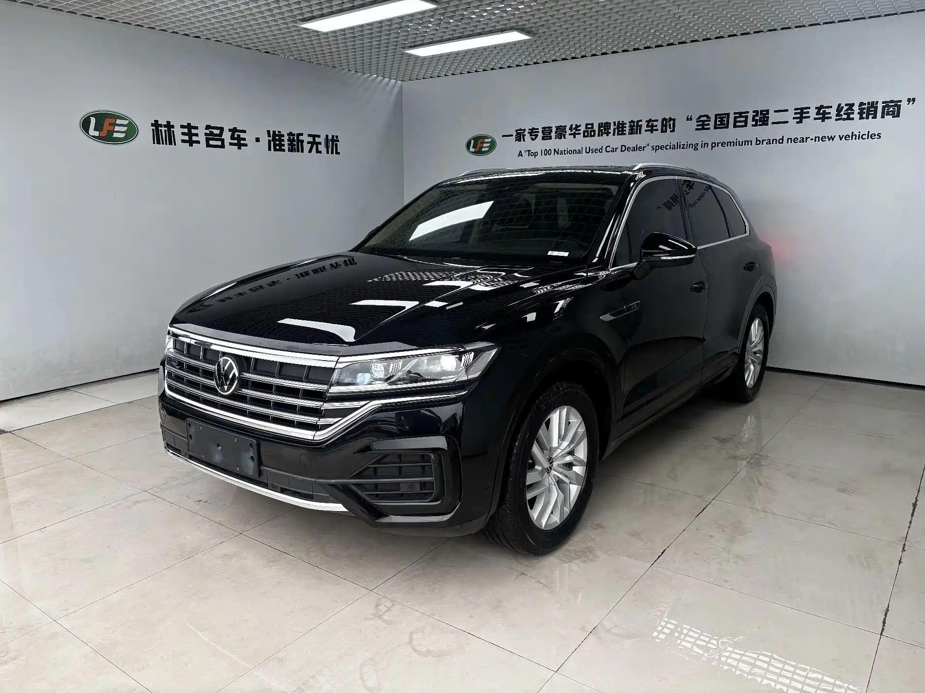 Фото 1 - Volkswagen Touareg