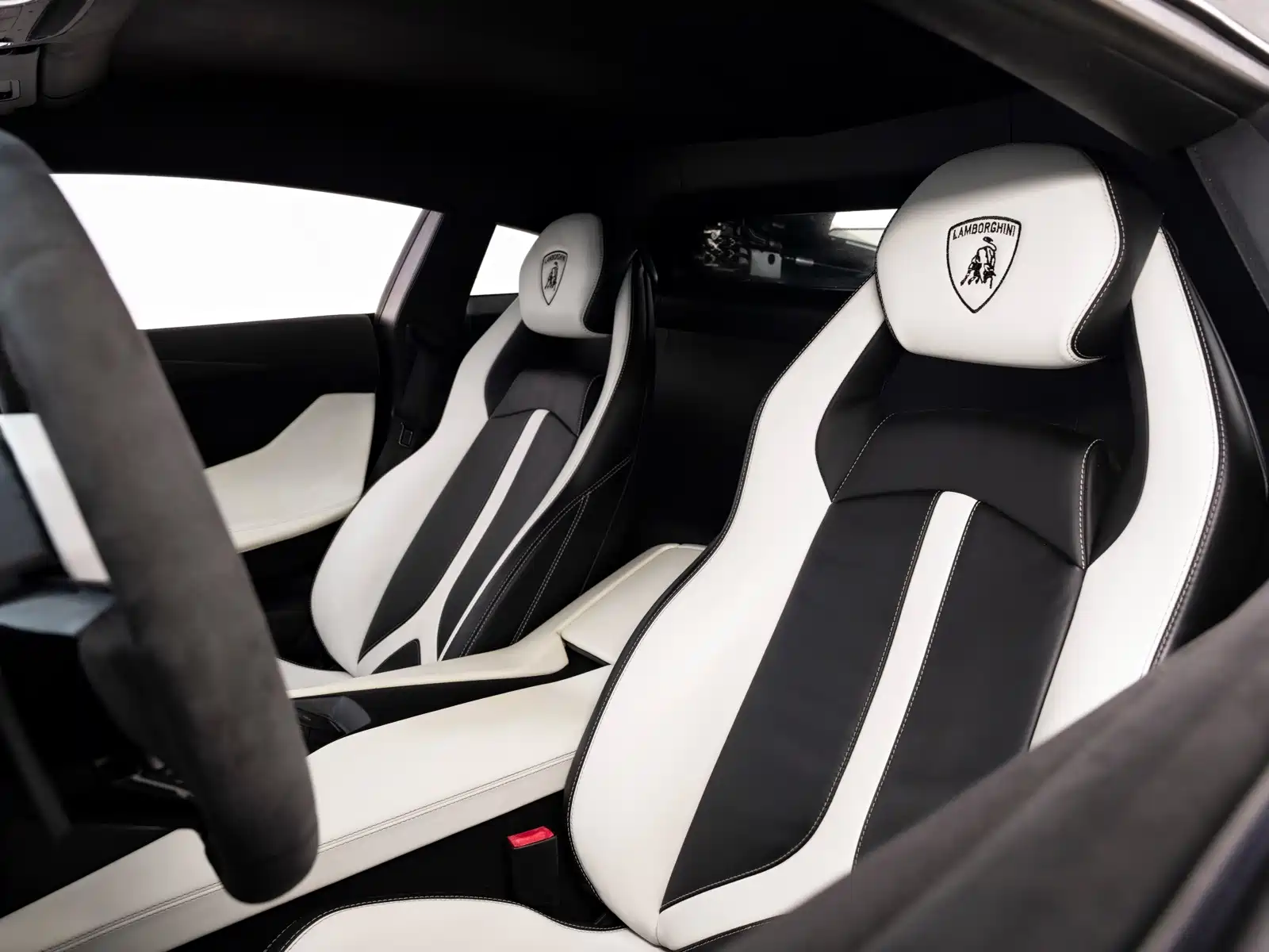 Photo 18 - Lamborghini Aventador