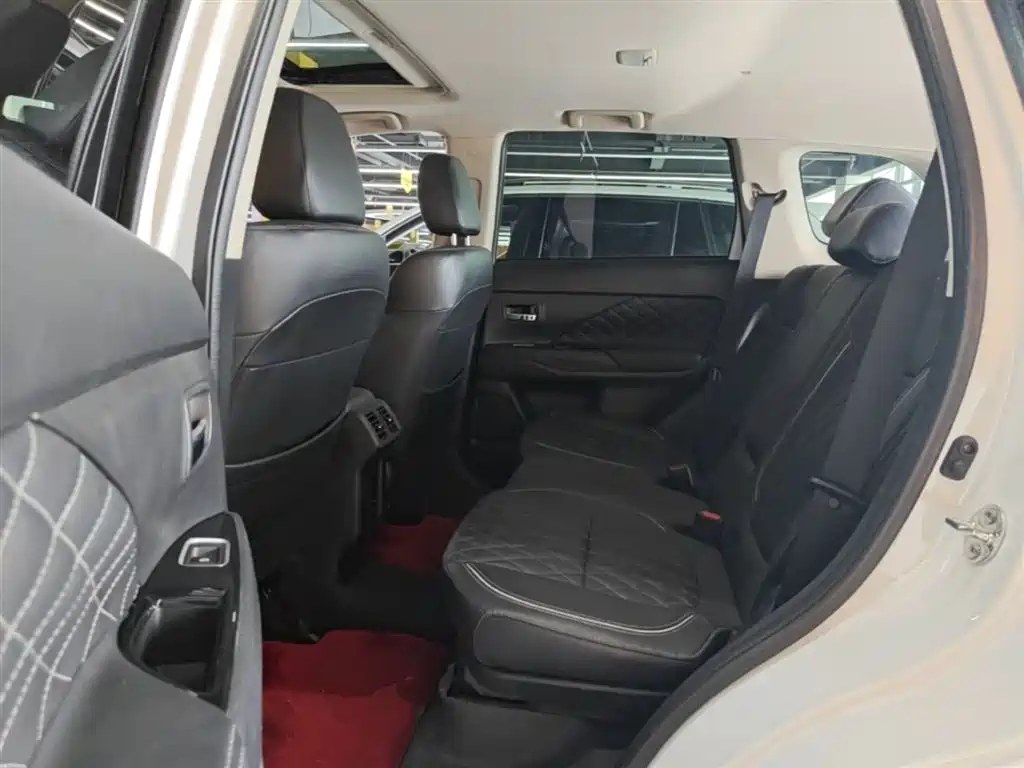 MITSUBISHI OUTLANDER