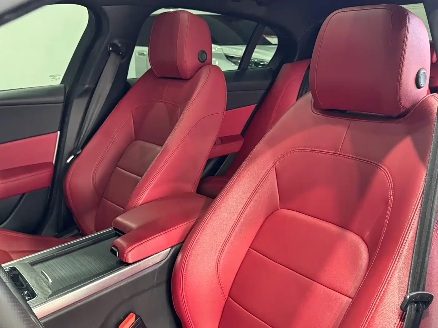 Jaguar XEL 2021 2.0T 200PS R-DYNAMIC Youth Sport Edition фото 8