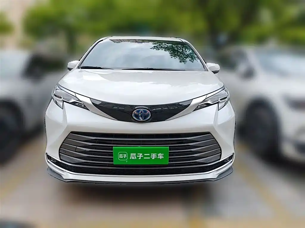 Toyota Sienna 2021 2.5L Hybrid Ultimate Edition фото 24