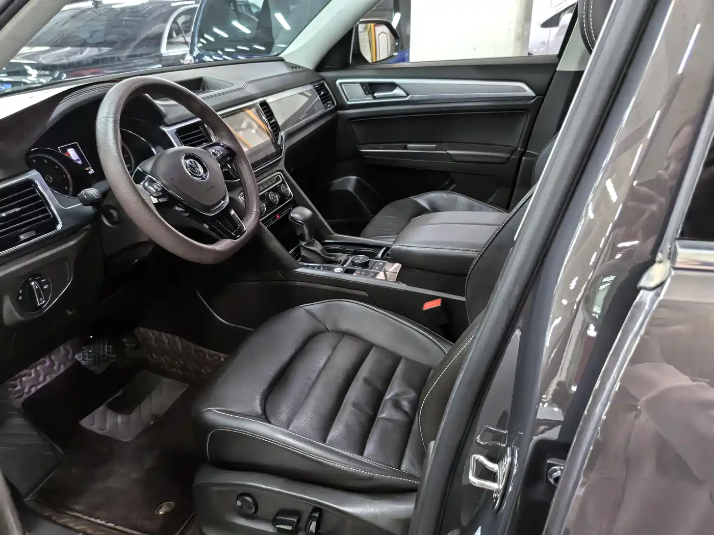 Volkswagen Teramont 2019 380TSI 4WD Luxury Edition China VI фото 7