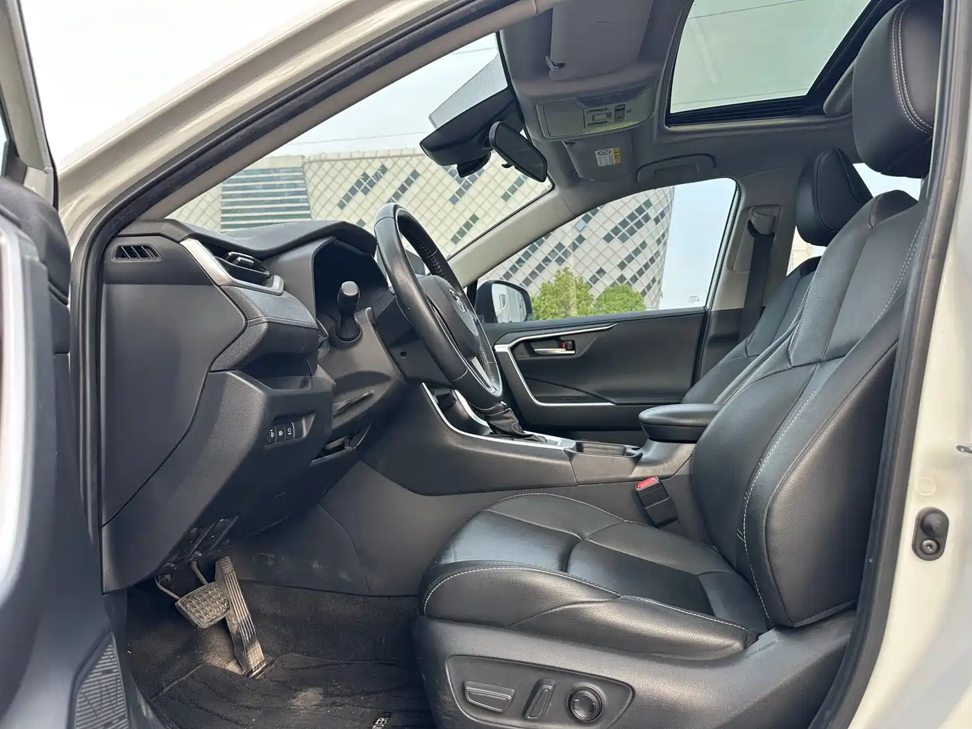 Toyota Wildlander 2022 2.0L CVT FWD Luxury Edition фото 9