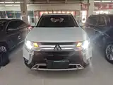 Фото 3 - Mitsubishi Outlander