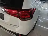 Фото 8 - Mitsubishi Outlander