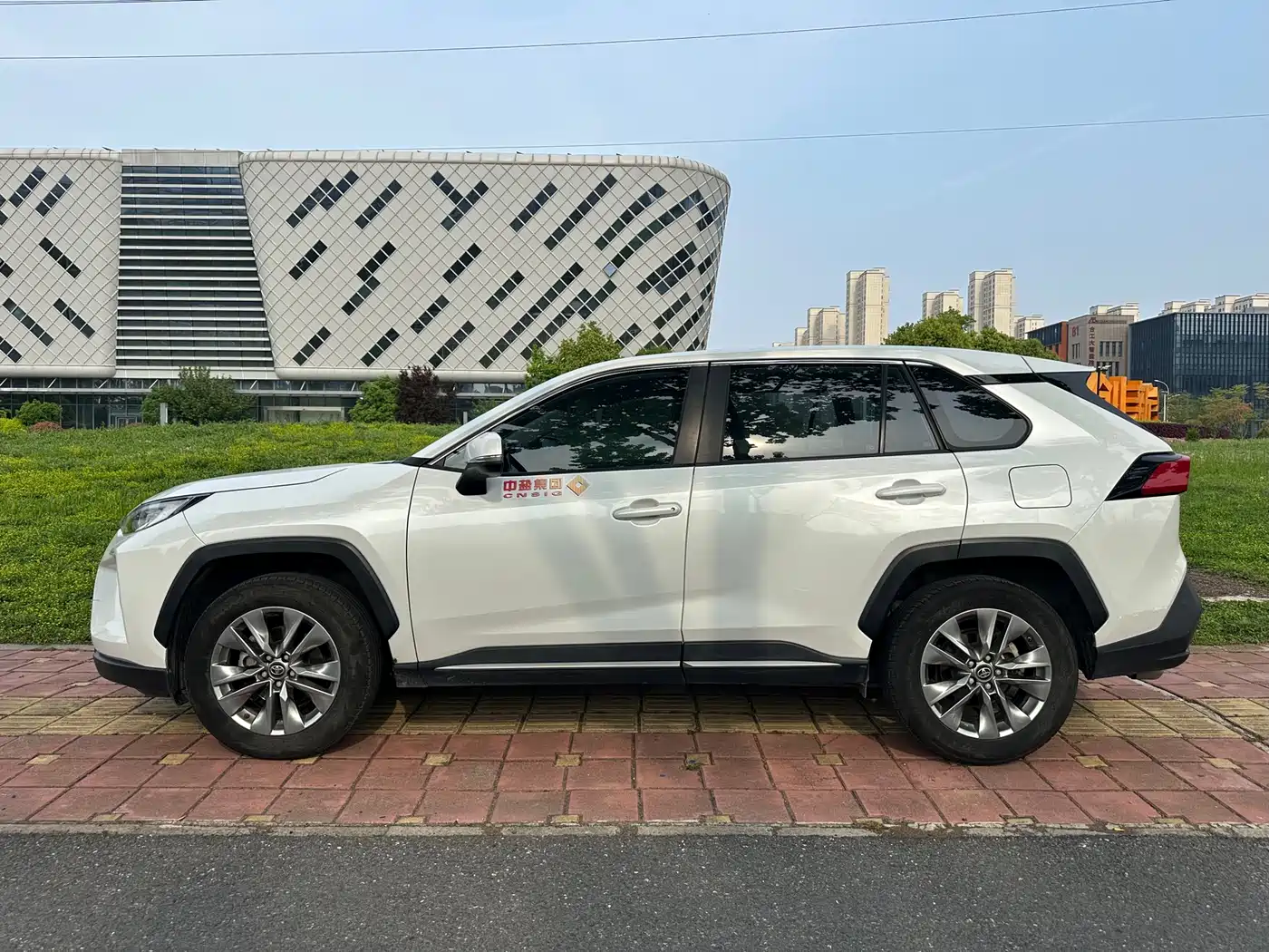 Toyota Wildlander 2022 2.0L CVT FWD Luxury Edition фото 3