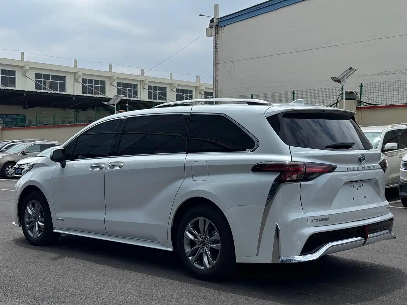 Toyota Sienna 2023 2.5L Hybrid Comfort Edition фото 6