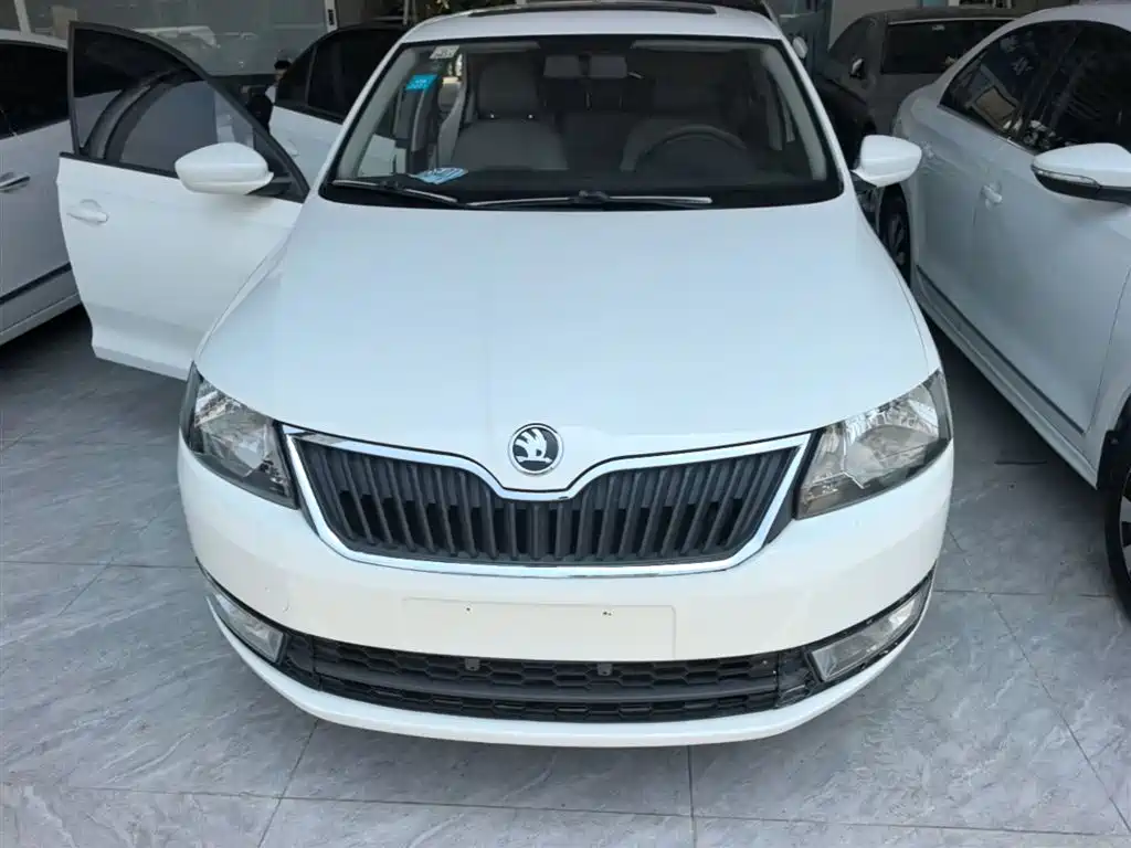 Škoda Rapid 2016 1.6L Automatic Pioneer Edition фото 3