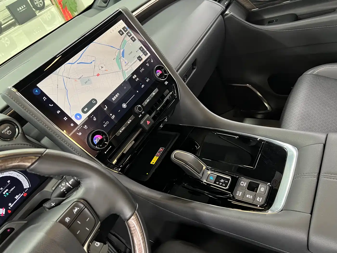 Toyota Vellfire 2024 Crown Hybrid 2.5L Executive Premium Edition фото 25