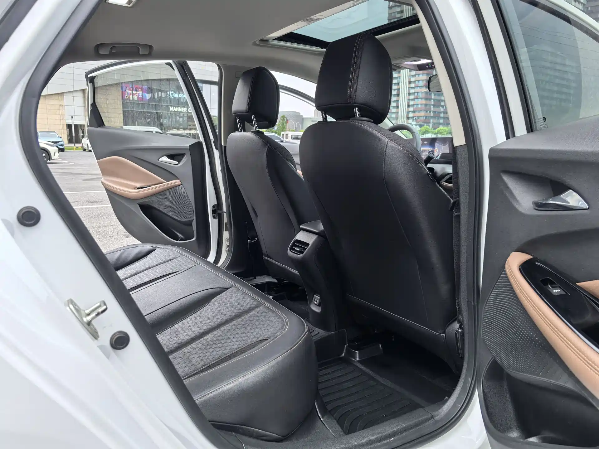 Photo 12 - Buick Verano