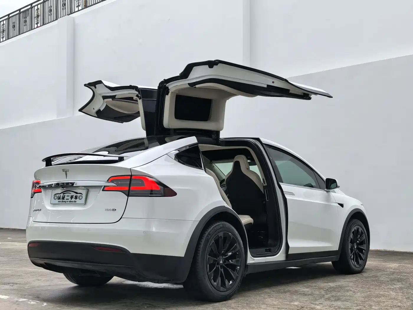 TESLA MODEL X