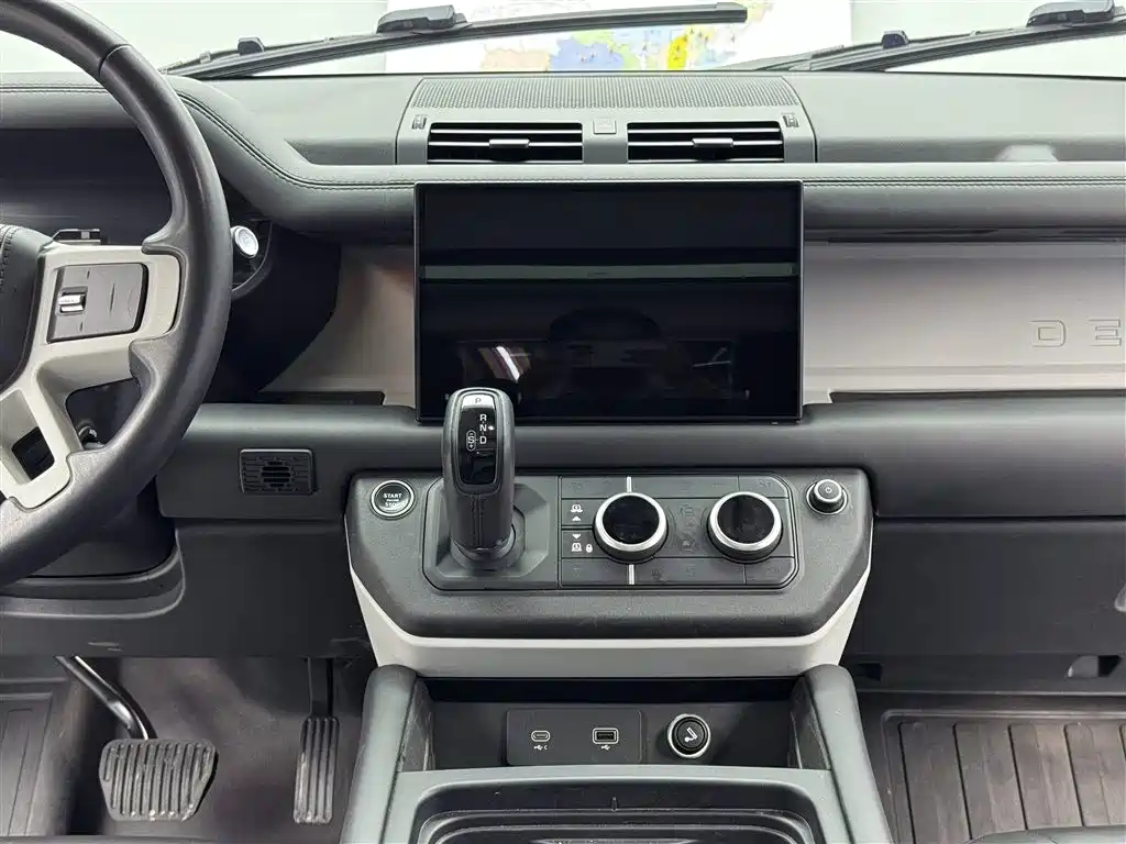 Land Rover Defender 2023 Model 90 3.0T P400 XS фото 9