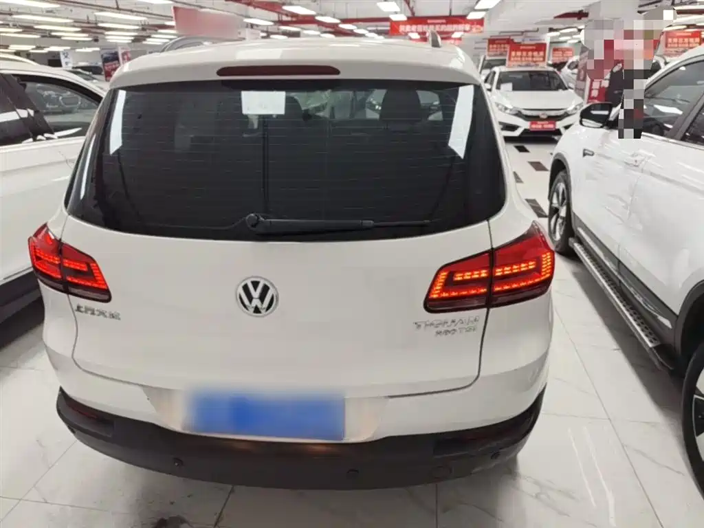VOLKSWAGEN TIGUAN