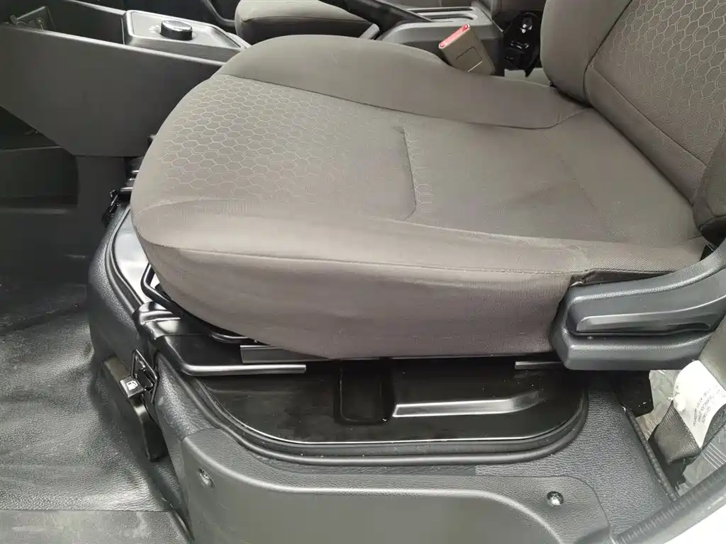 CHANGAN CHANGAN RUIXING EM60