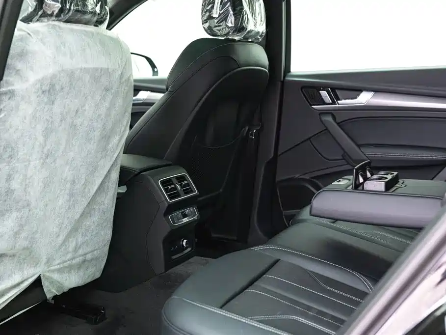 Audi Q5L 2025 Model Year Facelift 45th Anniversary Edition 45 TFSI Luxury Dynamic фото 6