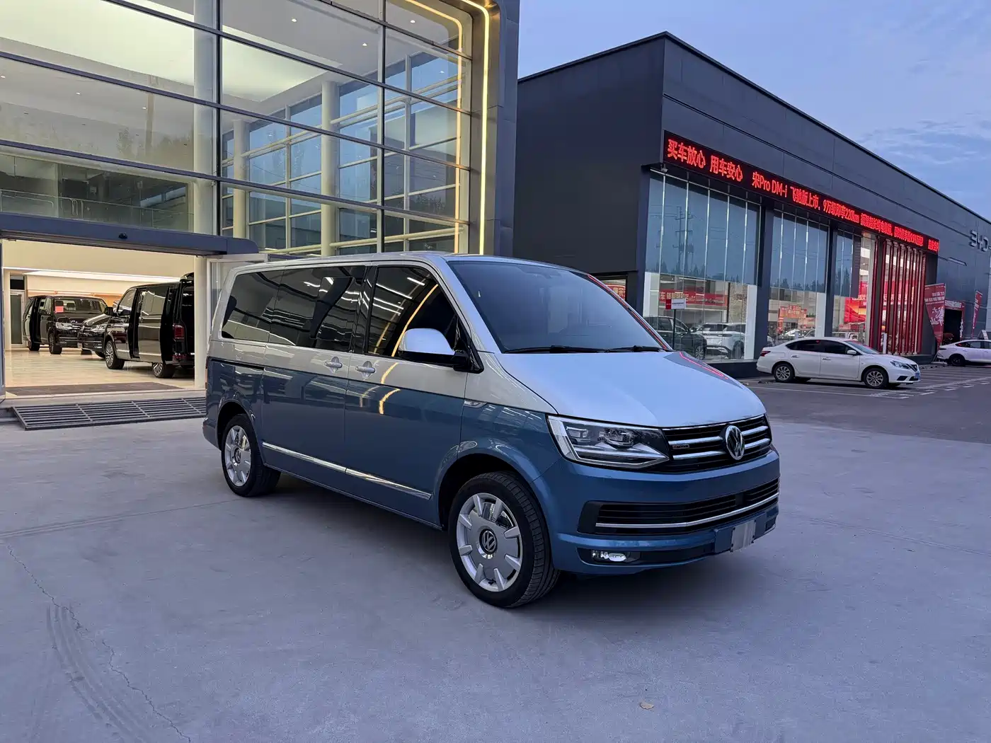 Volkswagen Multivan 2019 2018 2.0TSI 4WD Leisure Edition 7-Seater