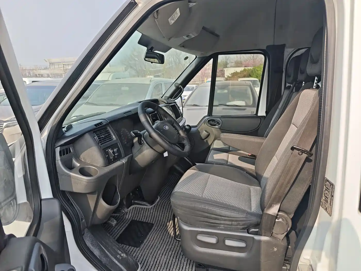 Ford New Generation Transit 2018 2016 Model 2.2T Short Wheelbase 6-Seater Mid-Roof Multi-Purpose Vehicle