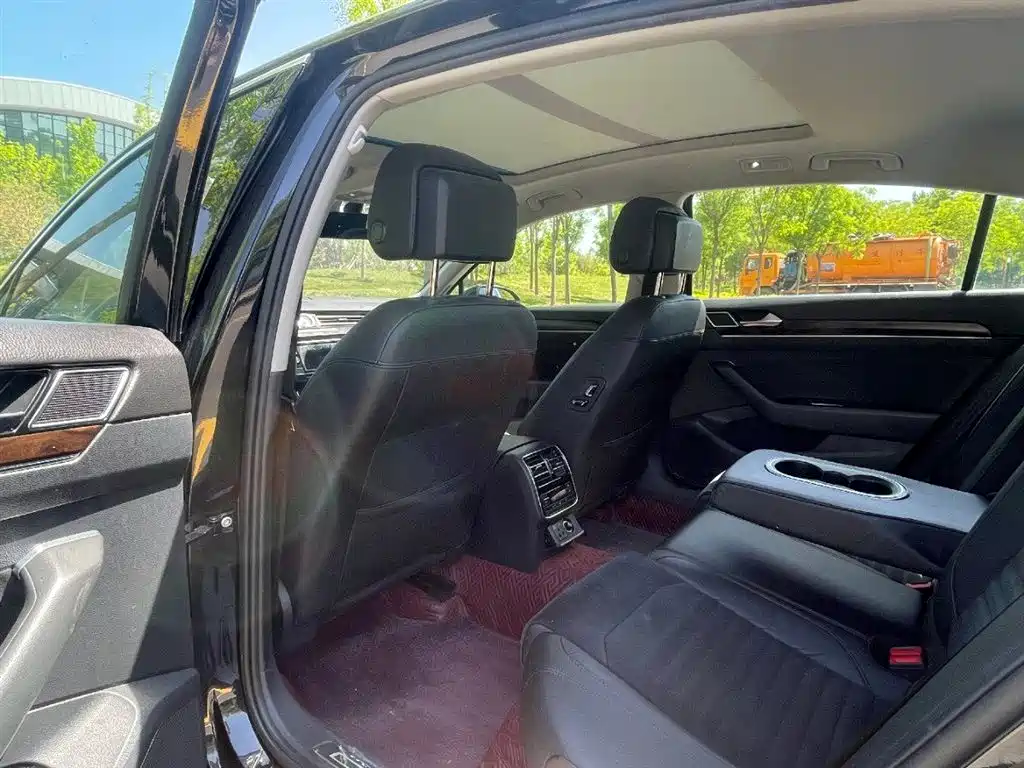 Volkswagen Magotan 2018 330TSI DSG Luxury фото 6