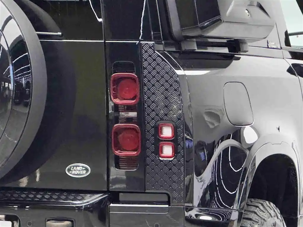 Land Rover Defender 2023 Model 90 3.0T P400 XS фото 19