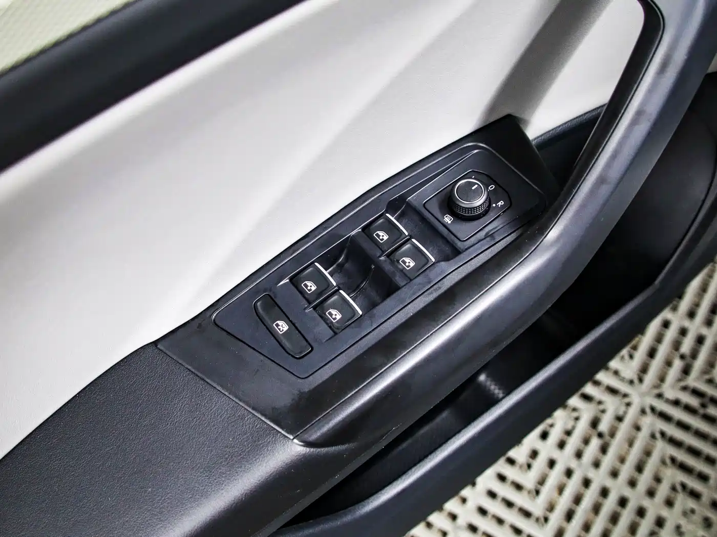 Volkswagen T-ROC 2023 280TSI DSG 2WD Time Edition фото 6