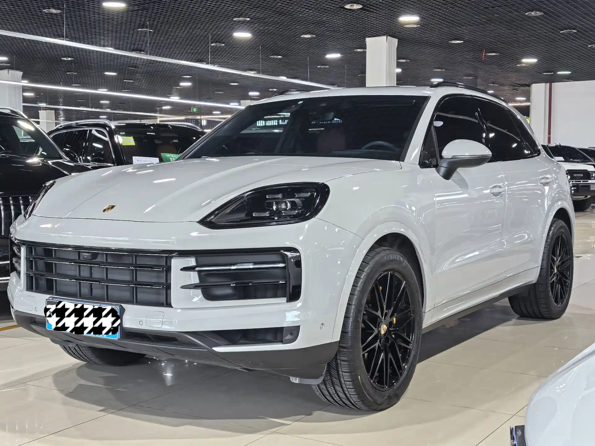 Photo 1 - Porsche Cayenne