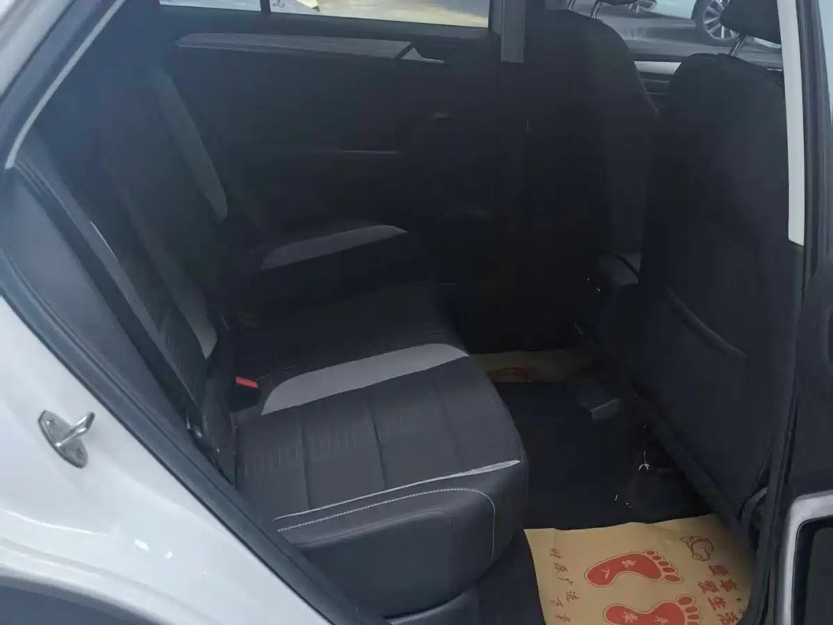 VOLKSWAGEN T ROC EXPLORING SONGS