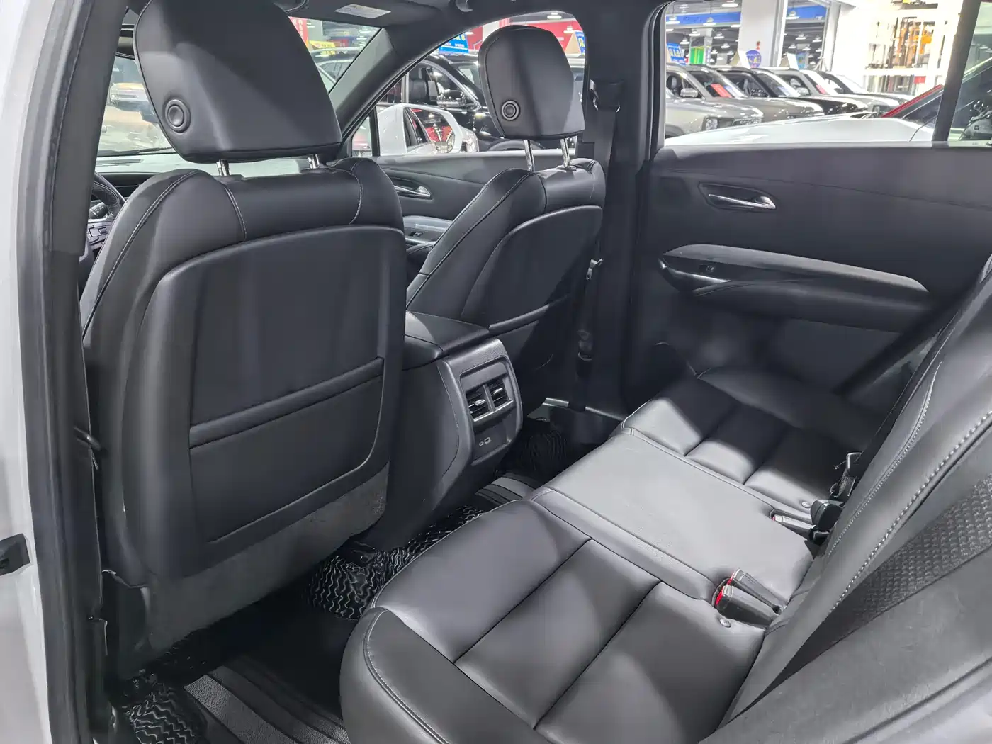 Cadillac XT4 2018 Model 28T 4WD Leading фото 8