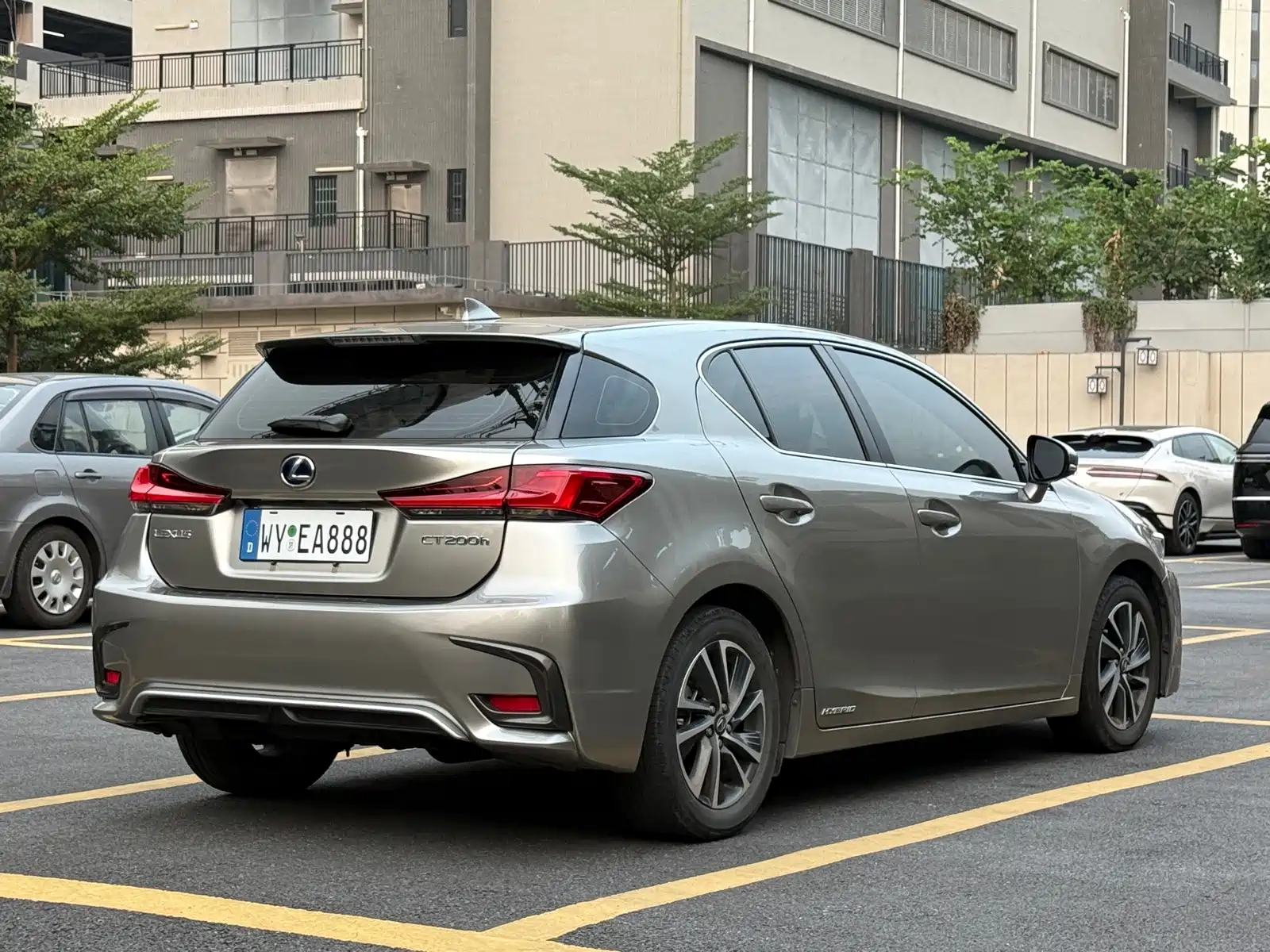 Фото 18 - Lexus CT