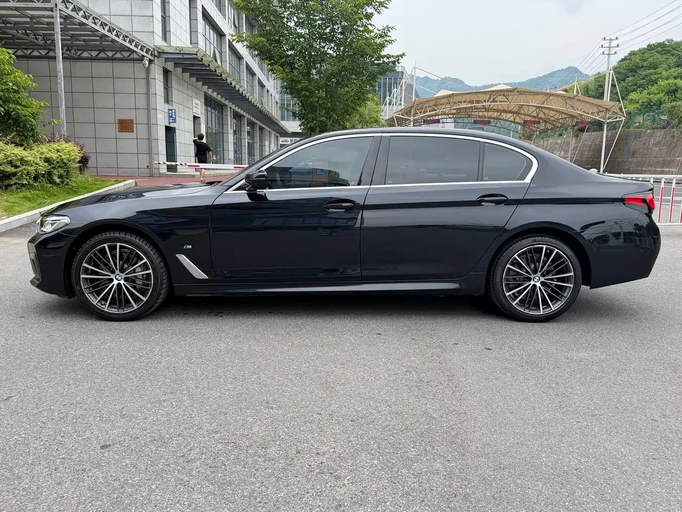 BMW 5 Series 2022 530Li Leading M Sport Package фото 8