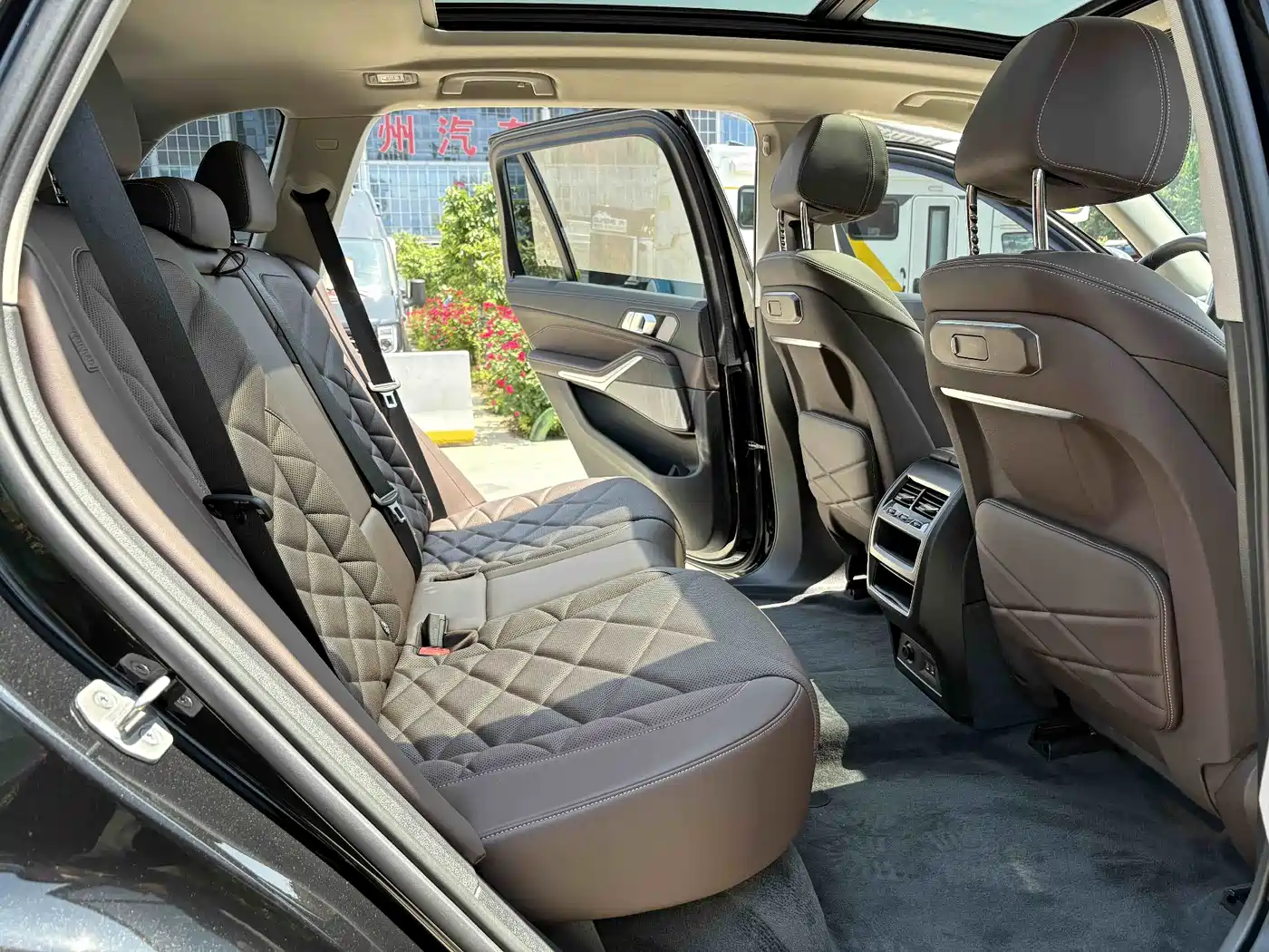 BMW X5 2023 xDrive 30Li Premium M Sport Black Night Package фото 17