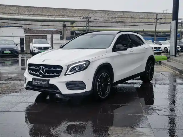 MERCEDES-BENZ GLA