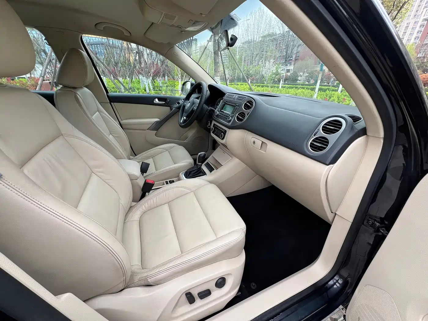 Volkswagen Tiguan 2012 1.8TSI Automatic 4WD Trend Edition фото 9